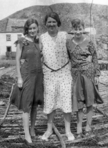282: l-r Min Carroll, Mary (Mulrooney) White, Rita Carroll. (circa 1930-1932) [courtesy of Betty (Carroll)  Spurvey]  - Min and Rita daughters of John Carroll &amp;amp; Elizabeth Reddy, Min married Vincent Ennis, Rita  married William Rose; Mary daughter of Patrick Mulrooney &amp;amp; Alice Norman, married James White